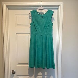 Elegant Green Sleeveless Dress